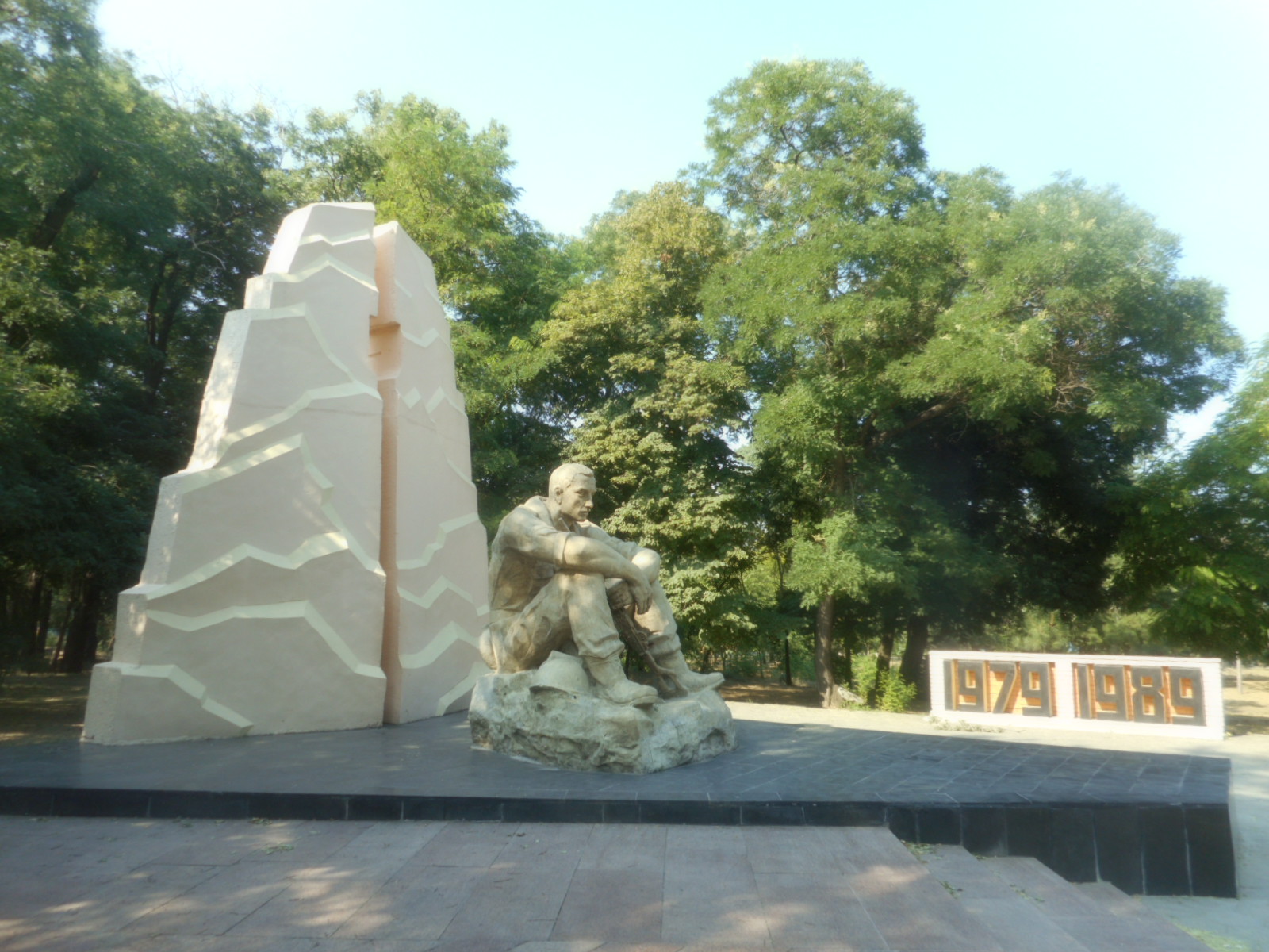 Pomník sovětským obětem války v Afgánistánu