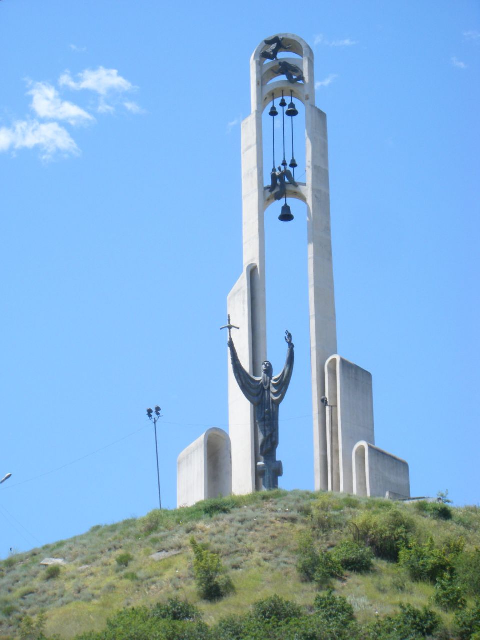 Pomník sv. Nino v Tbilisi (1994)
