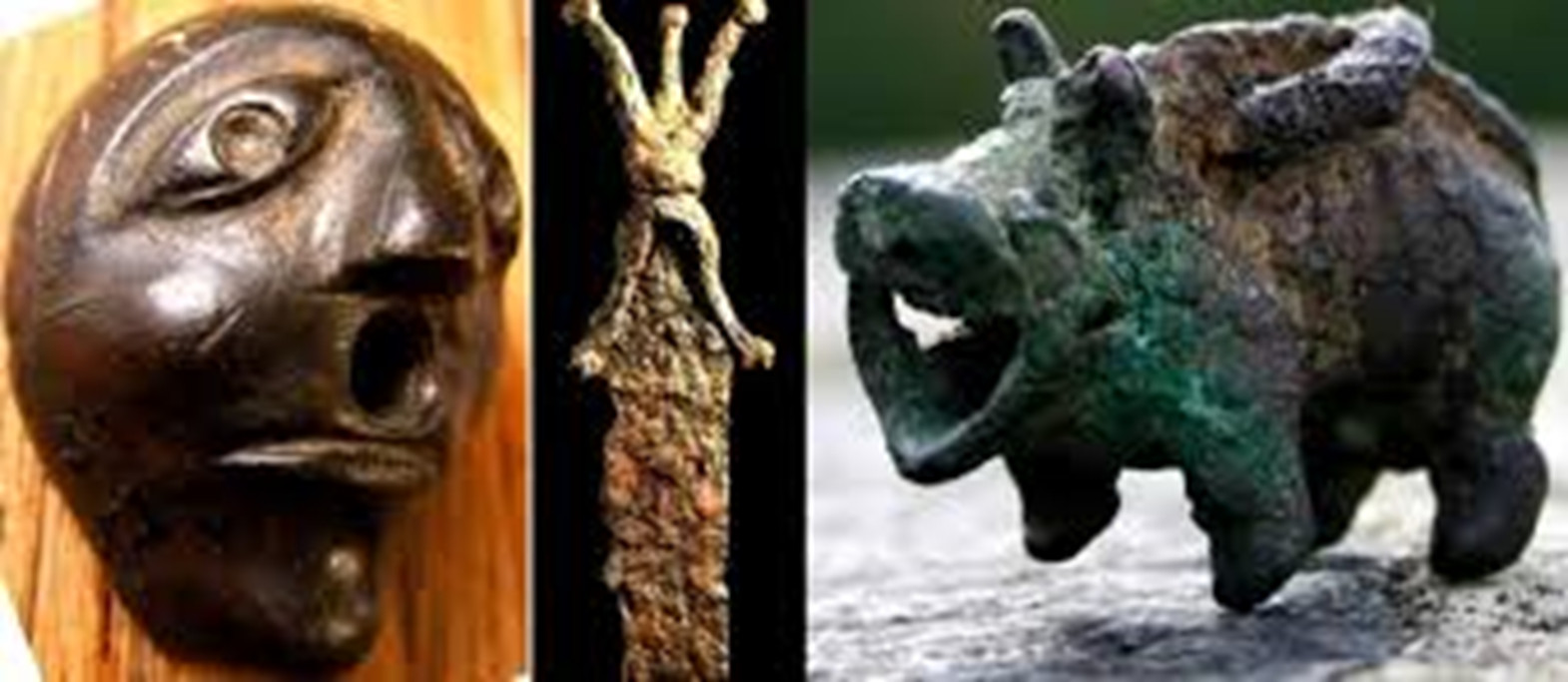 Obr.2. Vlevo: bronzová „maska“ z obce Pekari, Čerkaská oblast. Uprostřed: mečík z lokality Hališ-Lovačka nedaleko Mukačeva, Zakarpatská oblast. Vpravo: bronzový kančík z lokality Mala Byjhaň, Zakarpatská oblast.