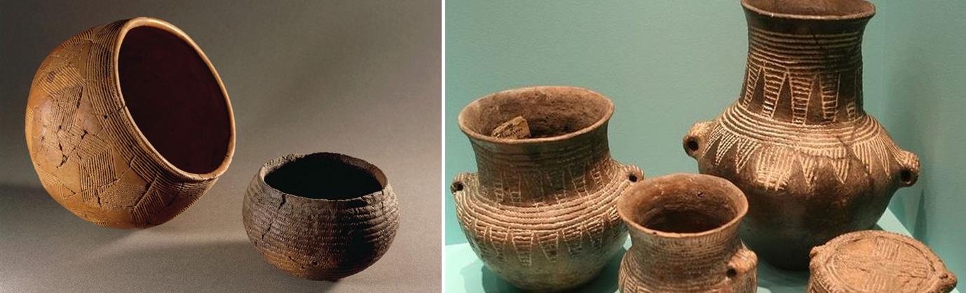 Vlevo keramika kultury jámových hrobů, vpravo keramika šňůrová.