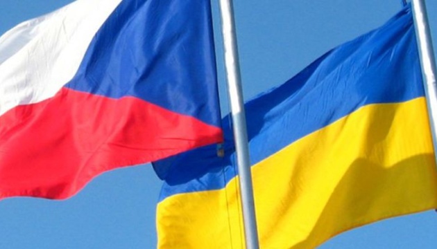vlajka česká a ukrajinská